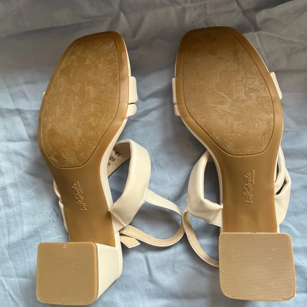 Life Stride Cream Block Heel Sandals - Picture 4 of 6